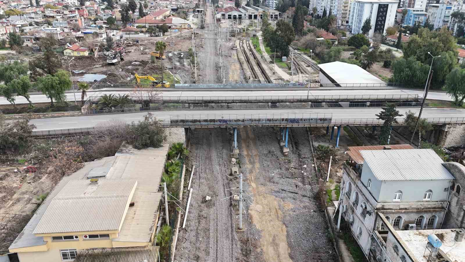 James Bond filminin bazı sahneleri çekilmişti: O köprüde yıkım başladı
