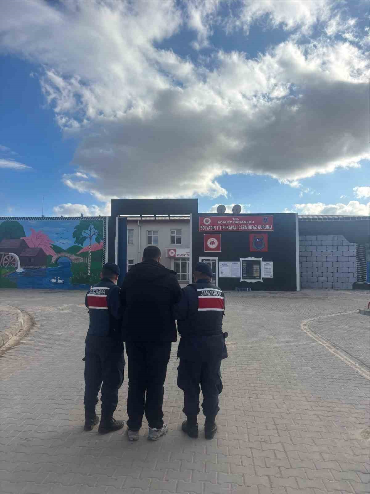 Jandarma aranan 50 kişiyi gözaltına aldı
