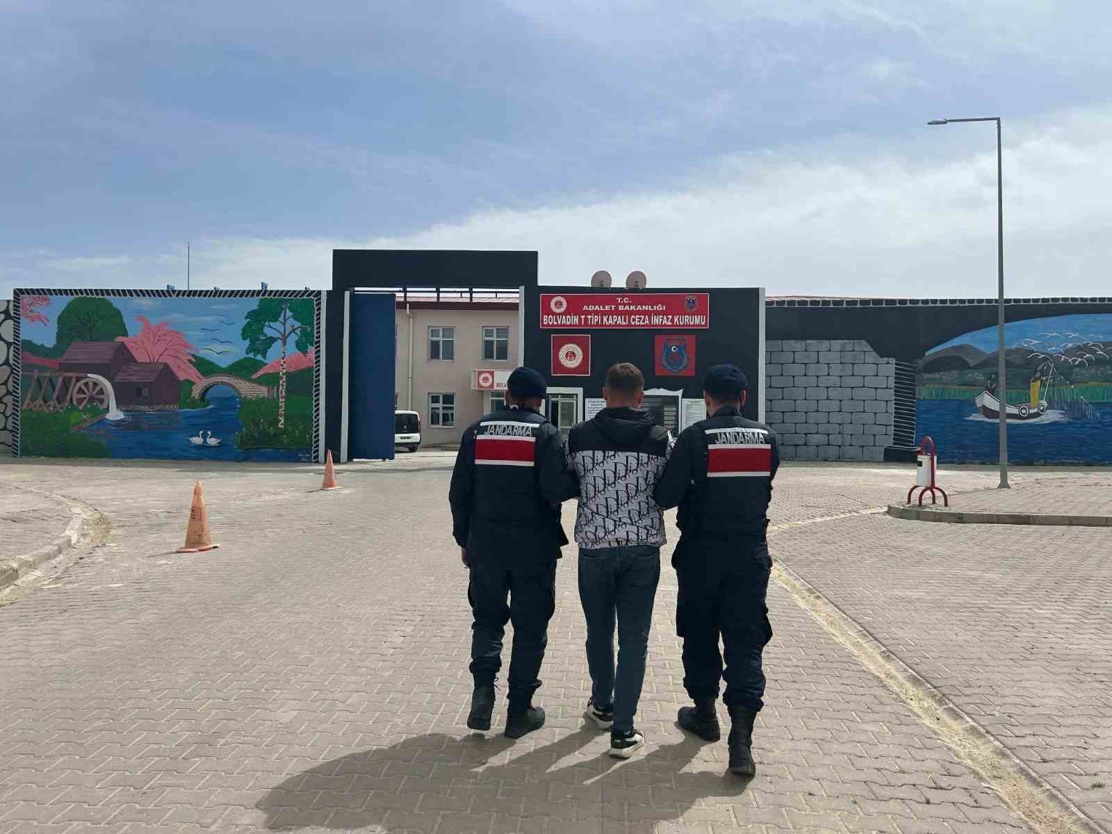 Jandarma çeşitli suçlardan aranan 45 kişiyi yakaladı
