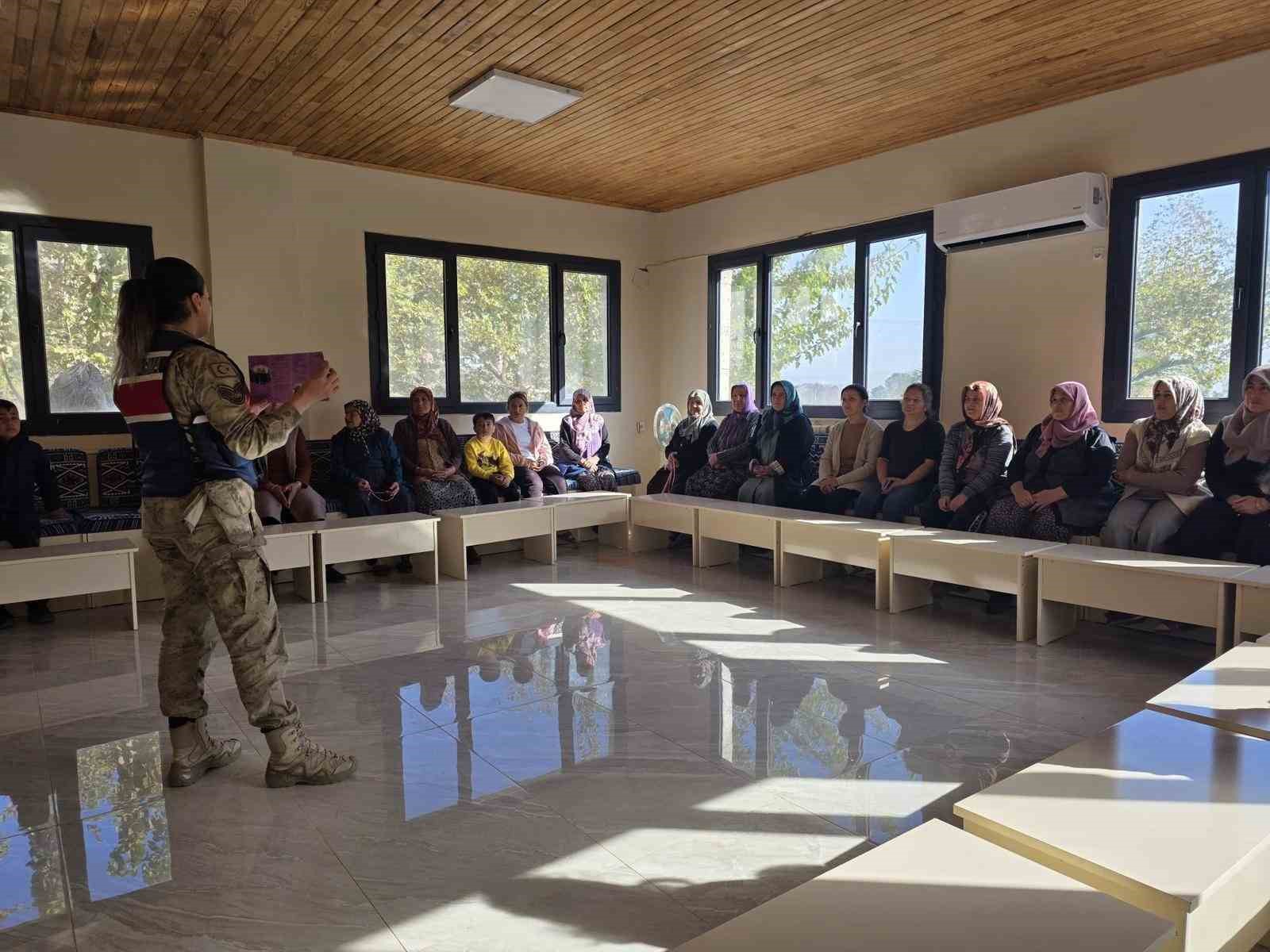 Jandarma ekipleri KADES uygulamasını tanıttı
