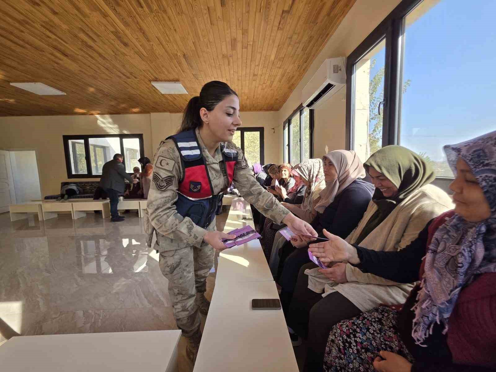 Jandarma ekipleri KADES uygulamasını tanıttı
