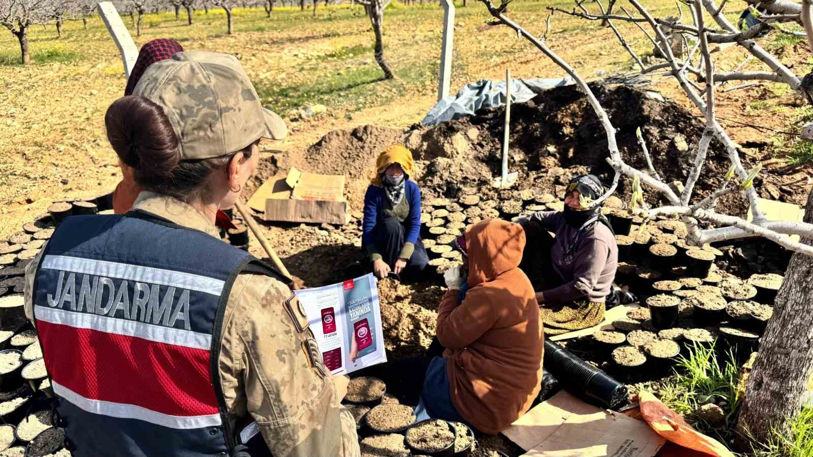 Jandarma ekipleri KADES uygulamasını tanıttı
