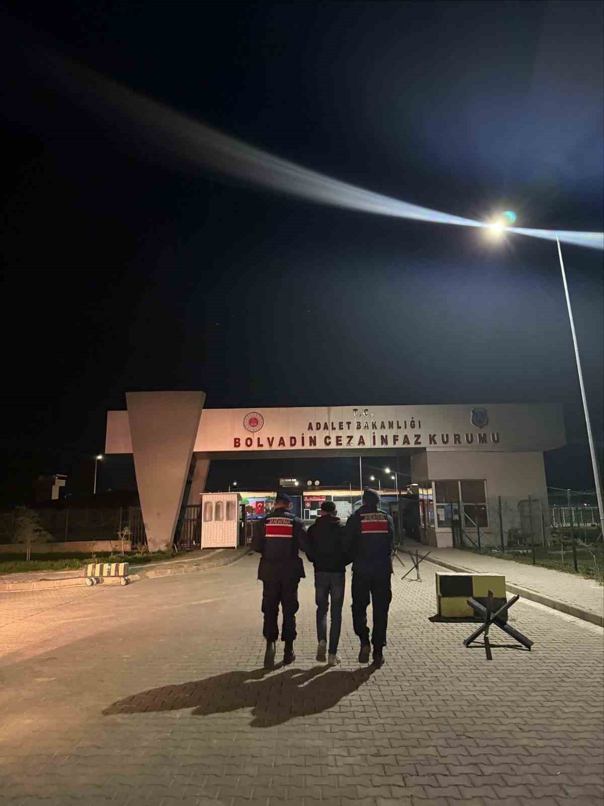 Jandarma farklı suçlardan aranan 34 kişiyi yakaladı
