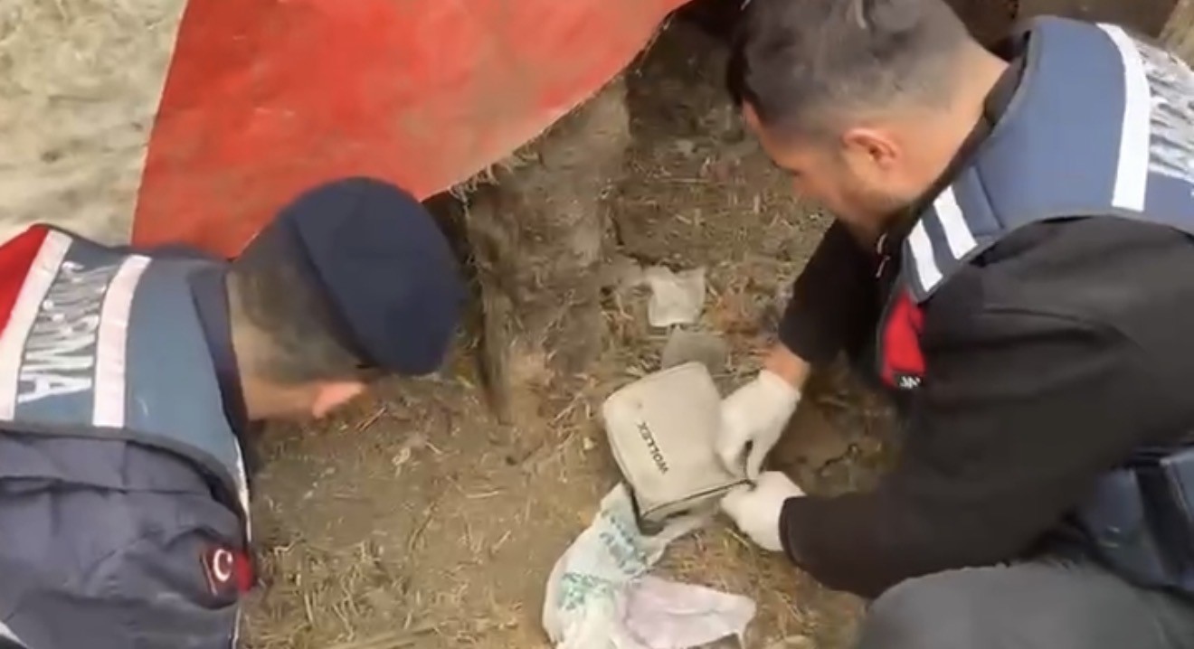 Jandarma, kümese saklanan uyuşturucuyu ele geçirdi: 2 gözaltı
