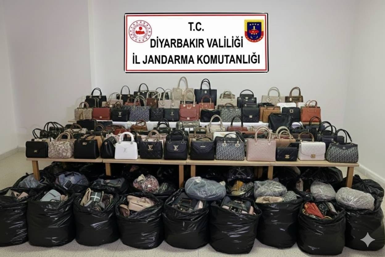 Jandarma operasyonunda çok sayıda silah ve kaçak malzeme ele geçirildi
