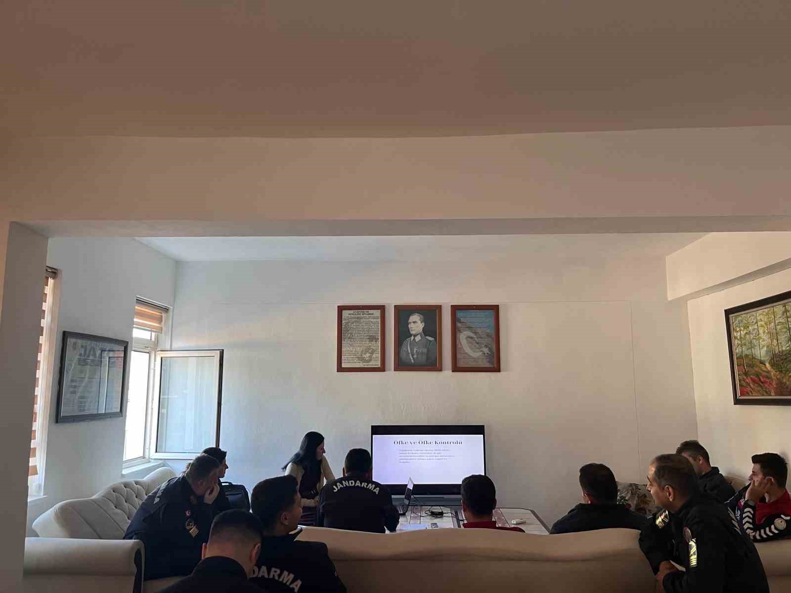 Jandarma personeline iletişim, stres ve öfke yönetimi eğitimi
Jandarma personeline iletişim, stres ve öfke yönetimi eğitimi