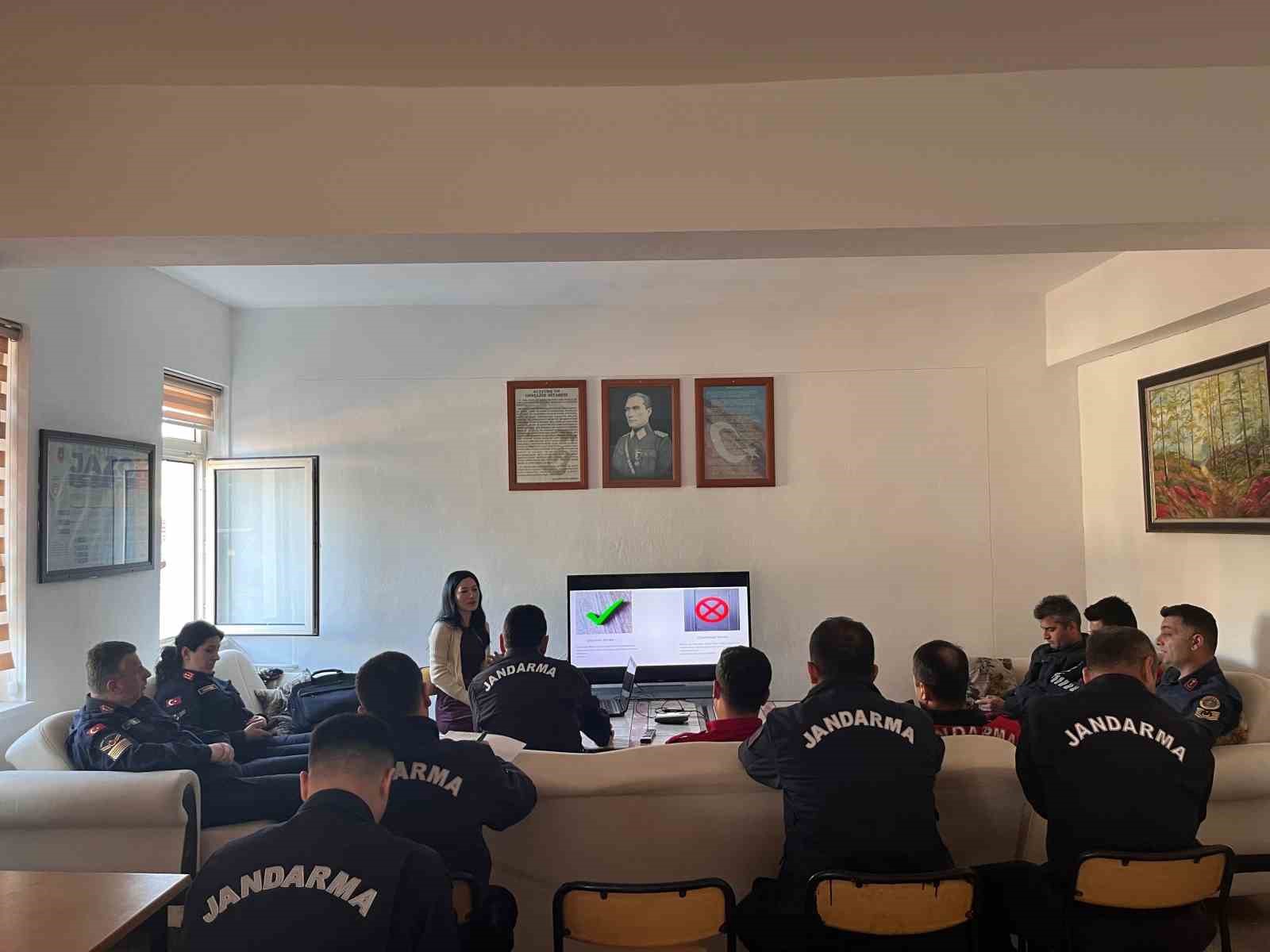 Jandarma personeline iletişim, stres ve öfke yönetimi eğitimi
Jandarma personeline iletişim, stres ve öfke yönetimi eğitimi