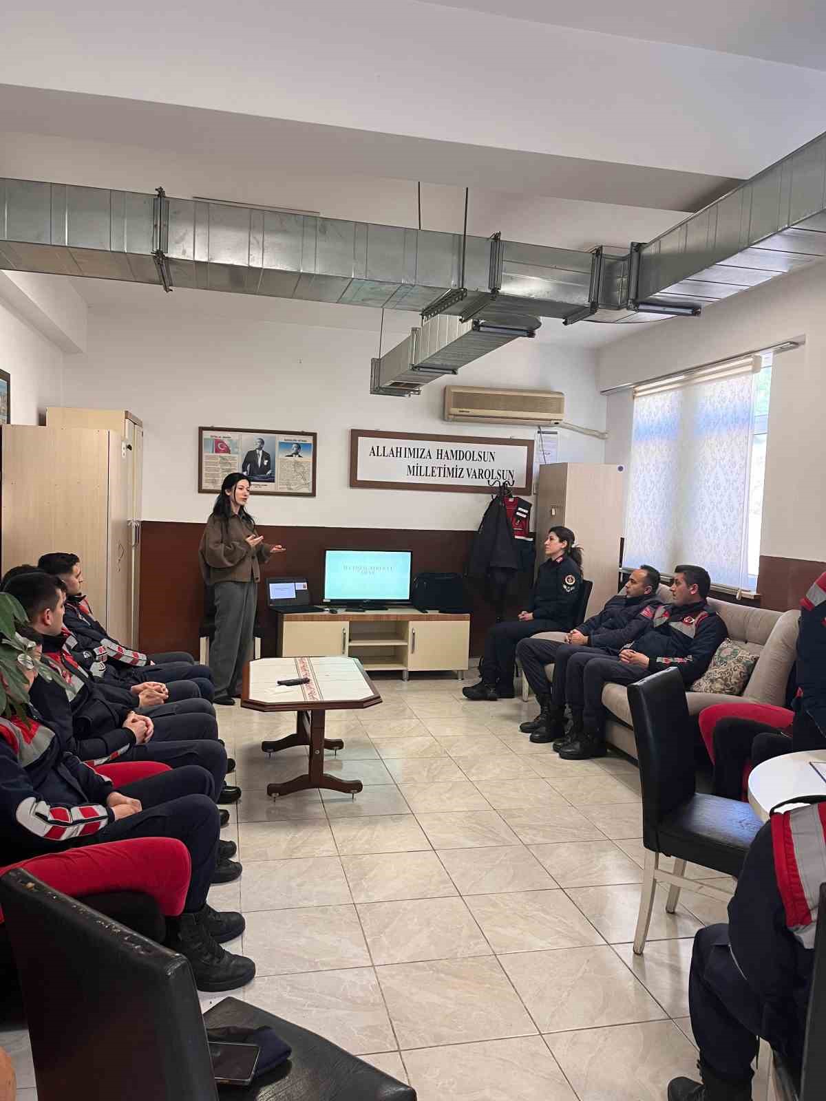 Jandarma personeline iletişim, stres ve öfke yönetimi eğitimi
Jandarma personeline iletişim, stres ve öfke yönetimi eğitimi