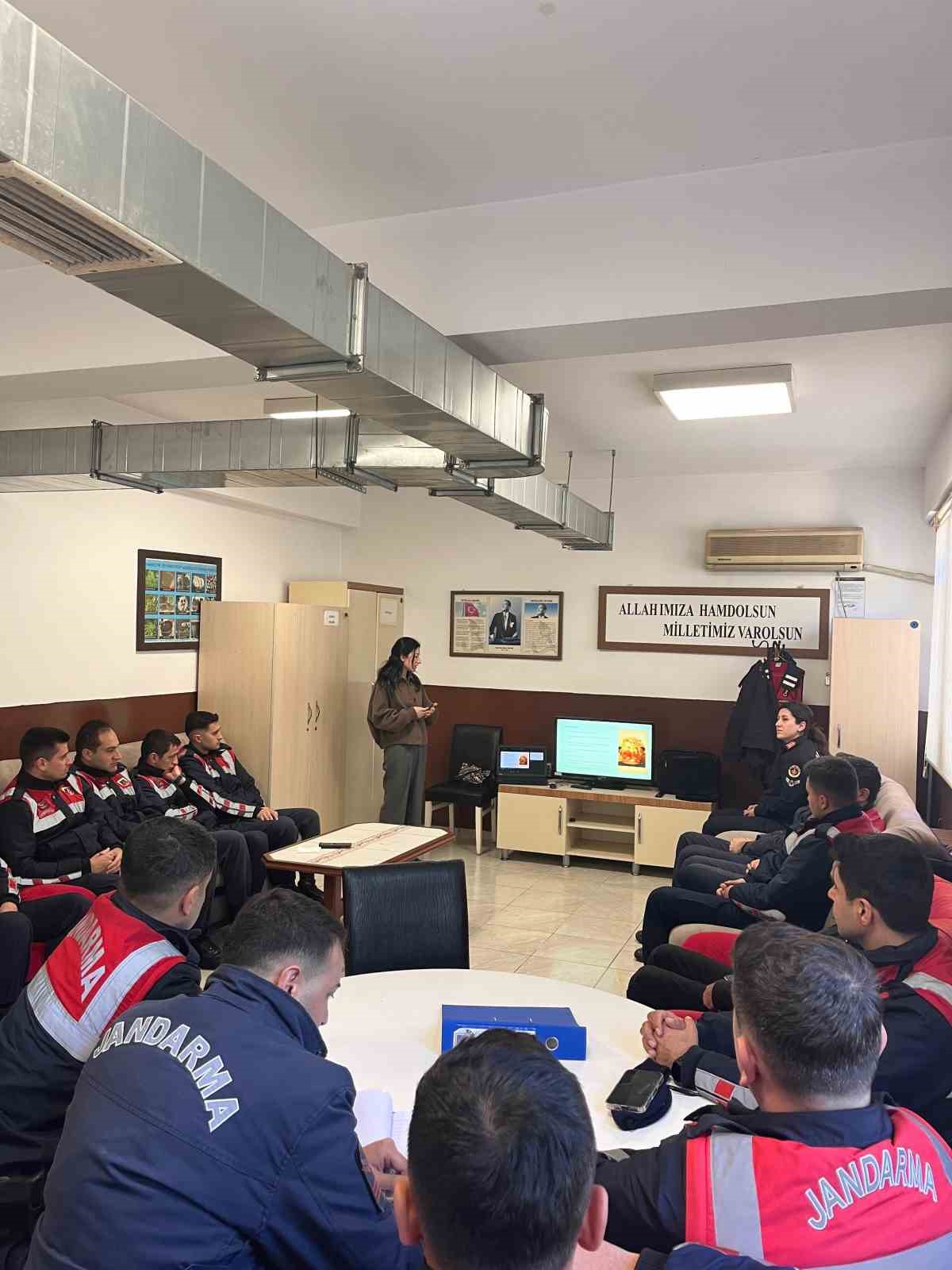 Jandarma personeline iletişim, stres ve öfke yönetimi eğitimi
Jandarma personeline iletişim, stres ve öfke yönetimi eğitimi