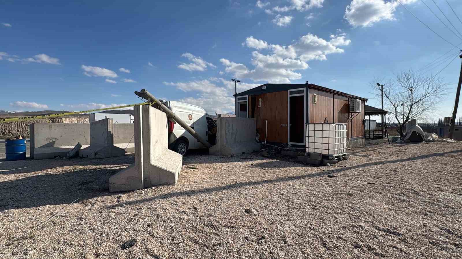 Jandarma uygulama noktasında bariyere çarpan sürücü hayatını kaybetti
