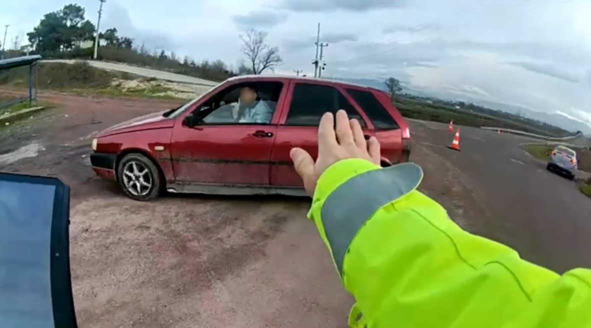 Jandarma uygulamasından kaçtı, tekrar geri döndü
