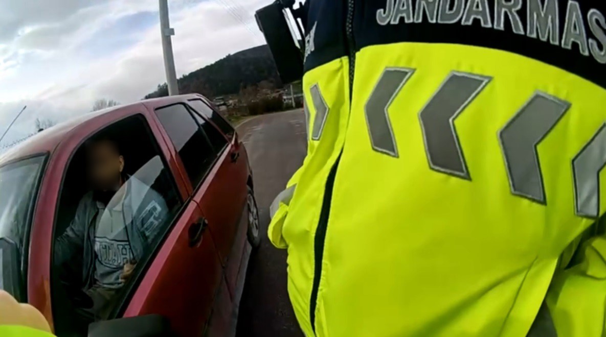 Jandarma uygulamasından kaçtı, tekrar geri döndü
