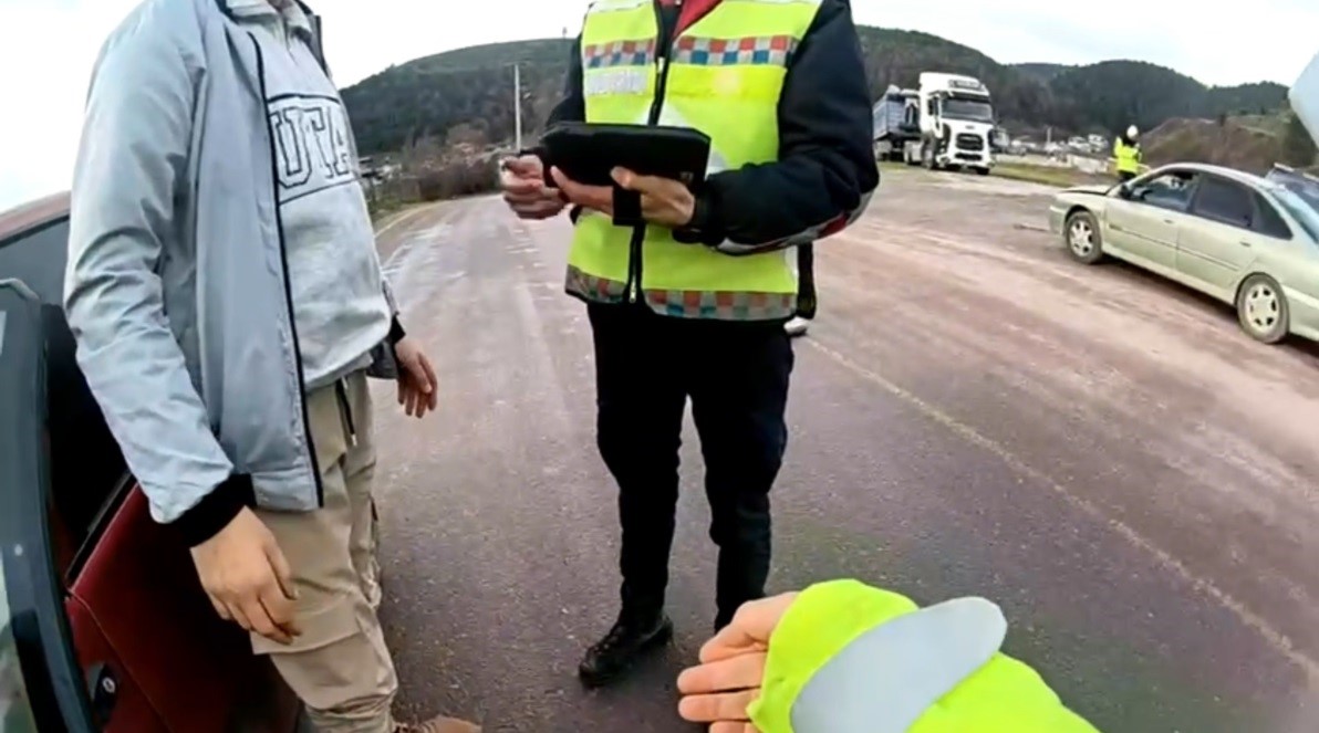 Jandarma uygulamasından kaçtı, tekrar geri döndü
