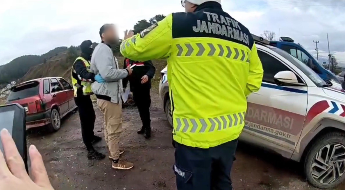 Jandarma uygulamasından kaçtı, tekrar geri döndü
