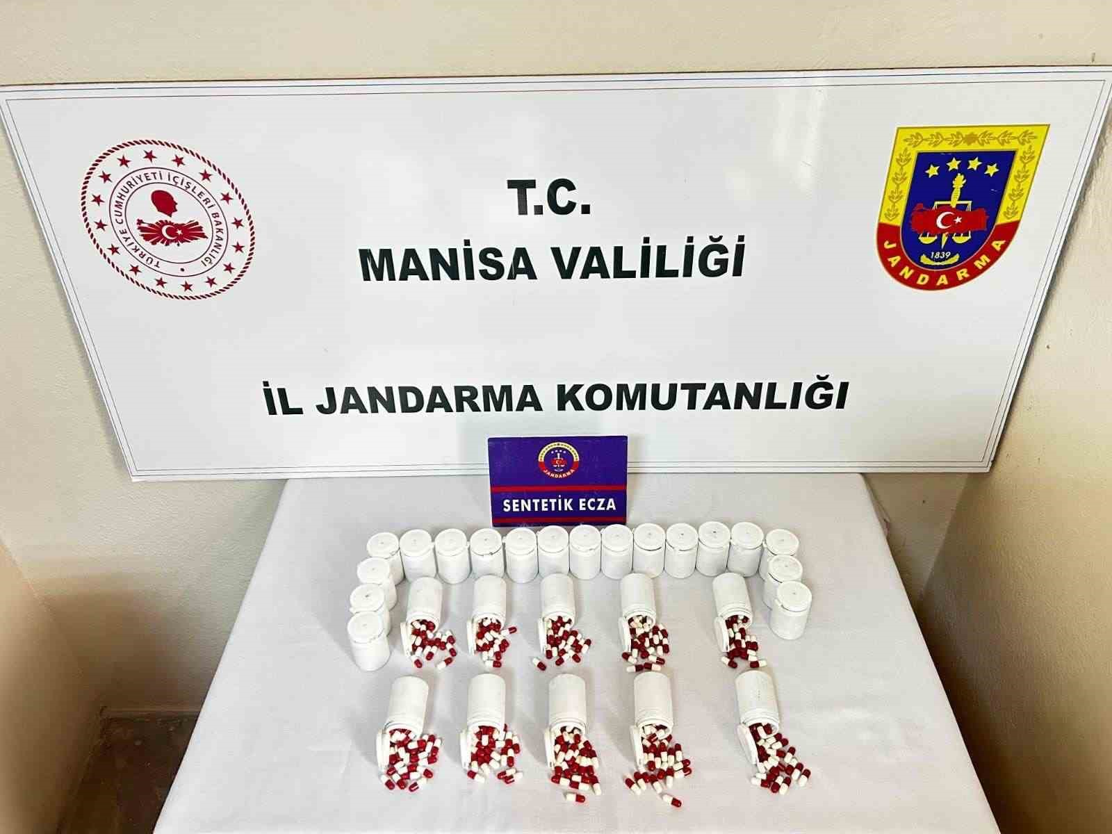 Jandarma uyuşturucu tacirlerine göz açtırmıyor
