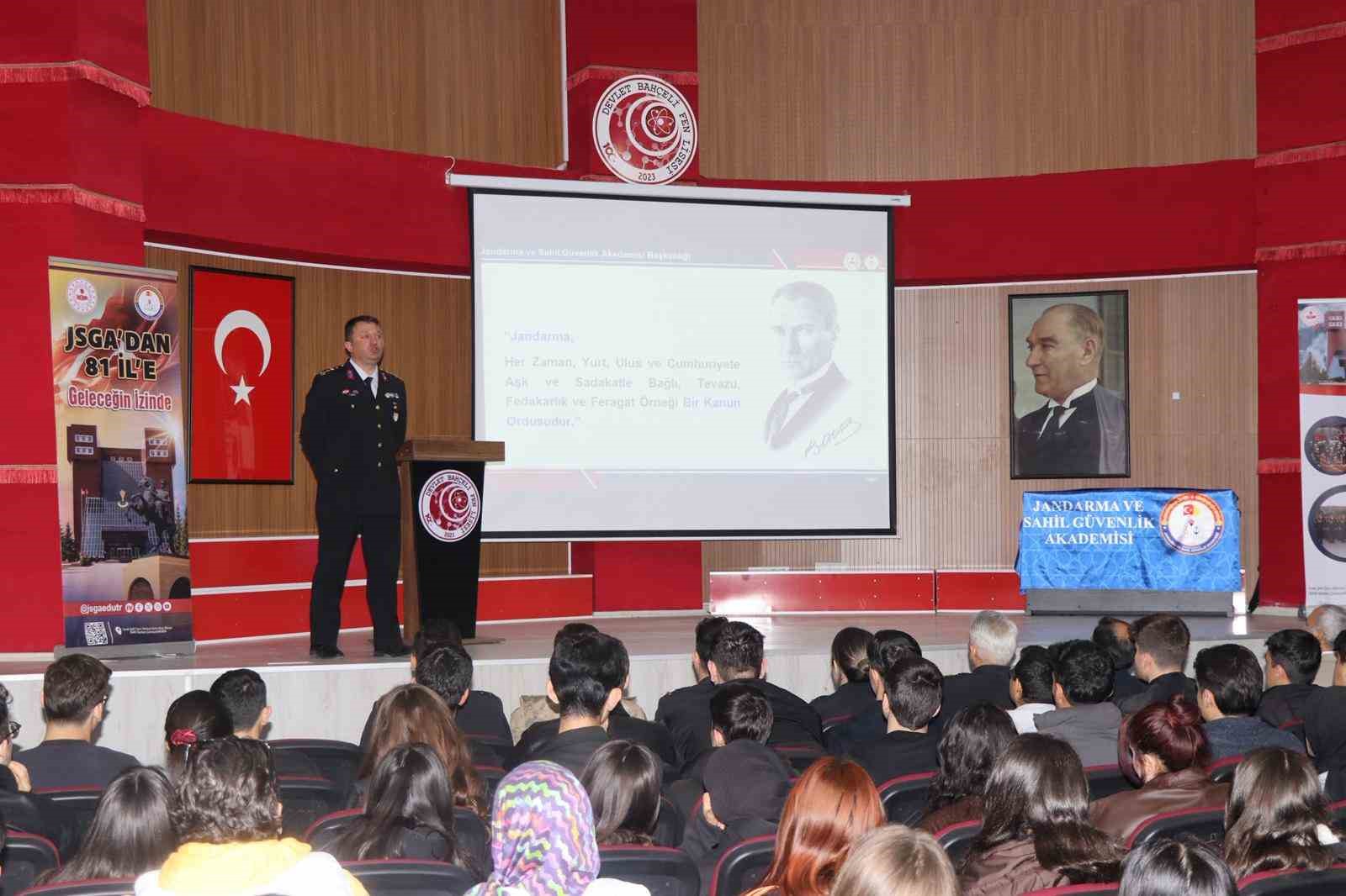 Jandarma ve Sahil Güvenlik Akademisi’nden öğrencilere kariyer tanıtımı
