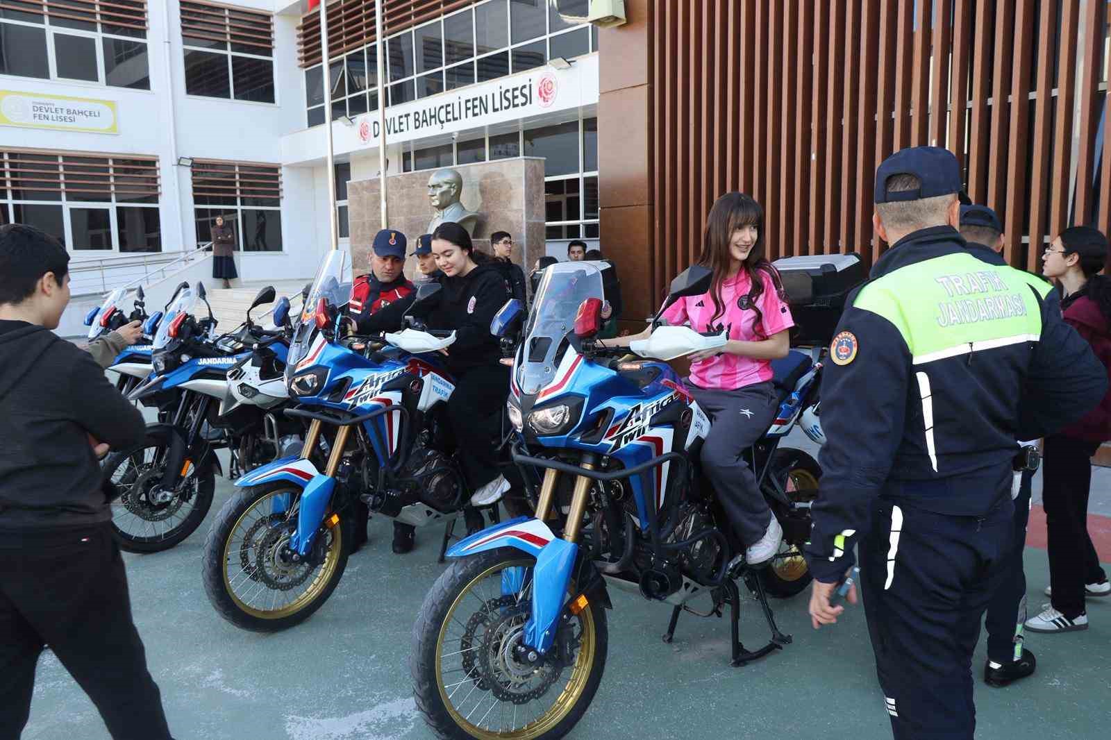 Jandarma ve Sahil Güvenlik Akademisi’nden öğrencilere kariyer tanıtımı
