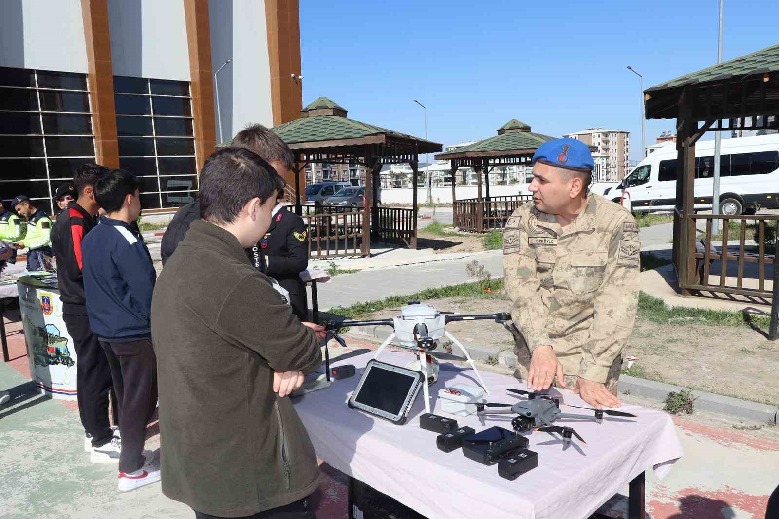 Jandarma ve Sahil Güvenlik Akademisi’nden öğrencilere kariyer tanıtımı
