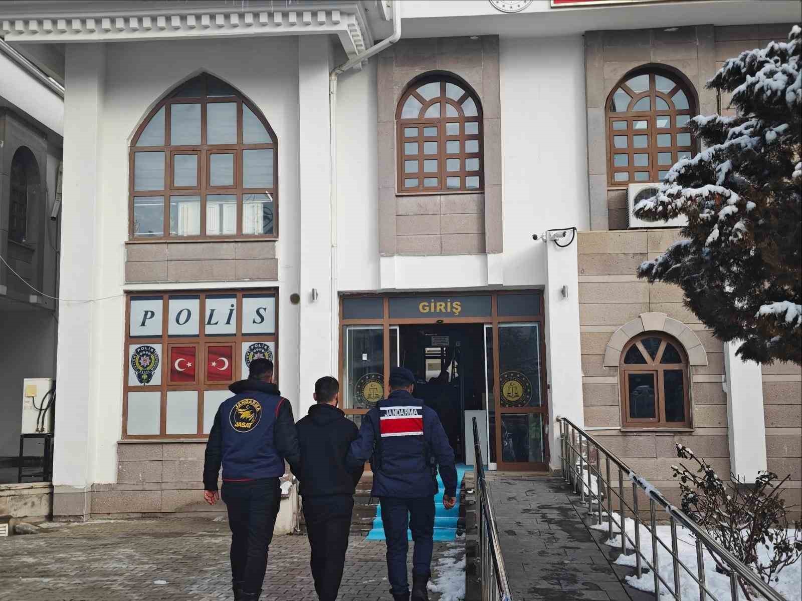 Jandarmadan 1 haftada kapsamlı operasyon: 297 şüpheli yakalandı, 94’ü tutuklandı
