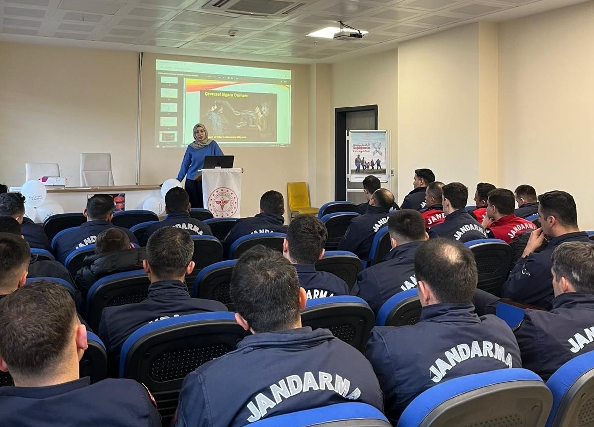 Jandarmadan Alaşehir’de toplu sigarayı bırakma adımı
Jandarmadan Alaşehir’de toplu sigarayı bırakma adımı