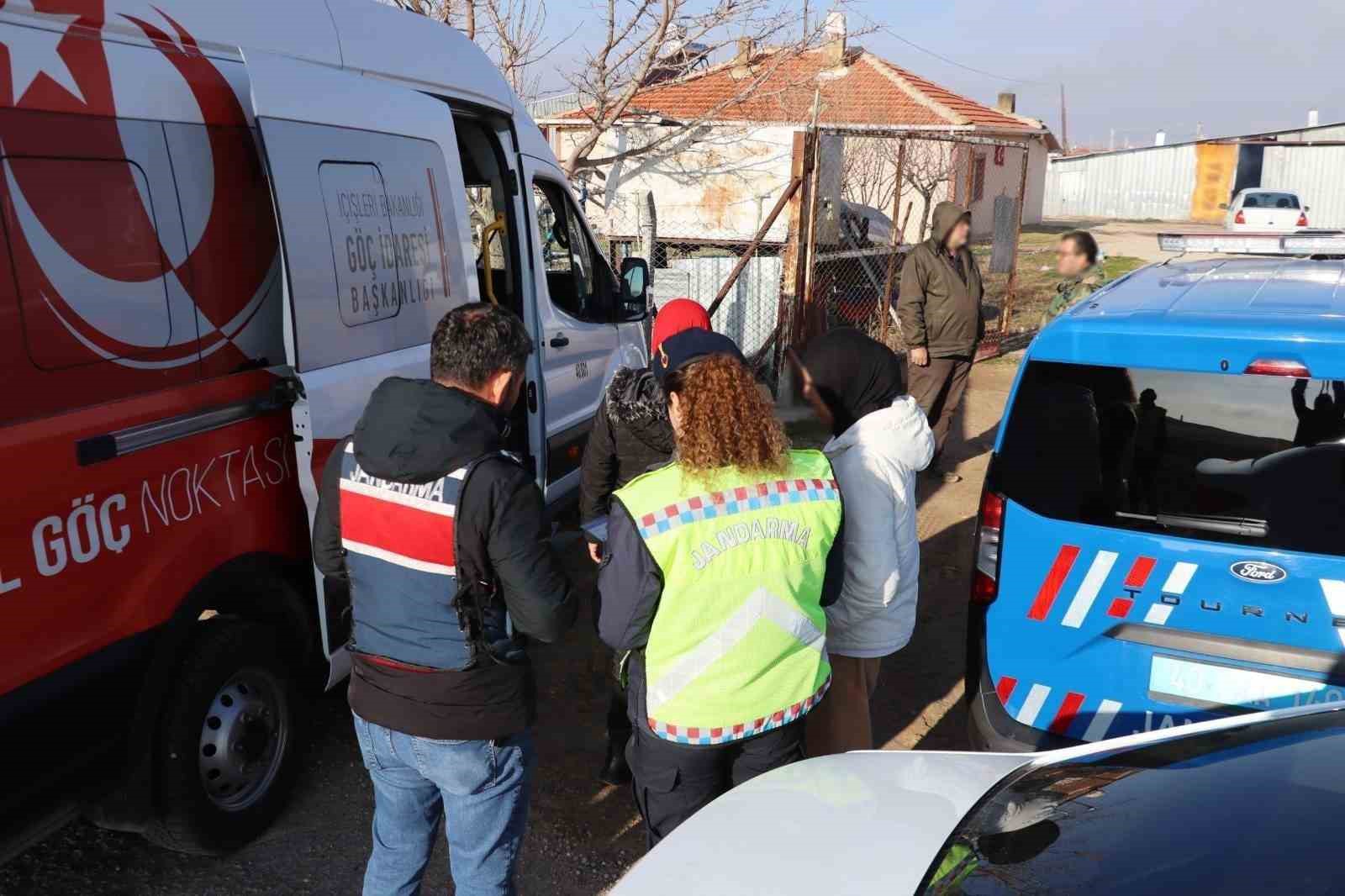 Jandarmadan düzensiz göç uygulaması
