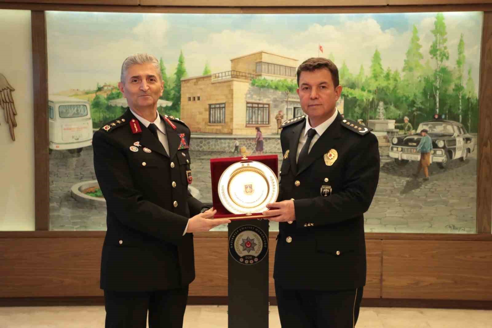 Jandarmadan emniyete anlamlı ziyaret
