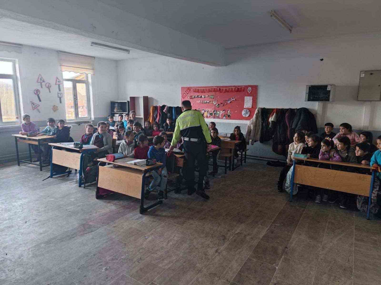 Jandarmadan öğrencilere trafik eğitimi
