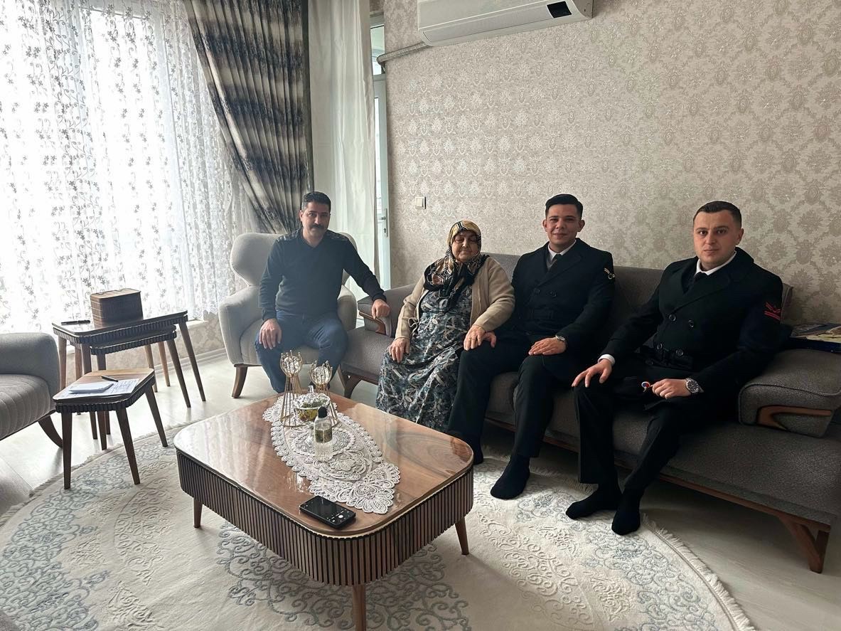 Jandarmadan şehit ve gazi ailelerine bayram ziyareti
