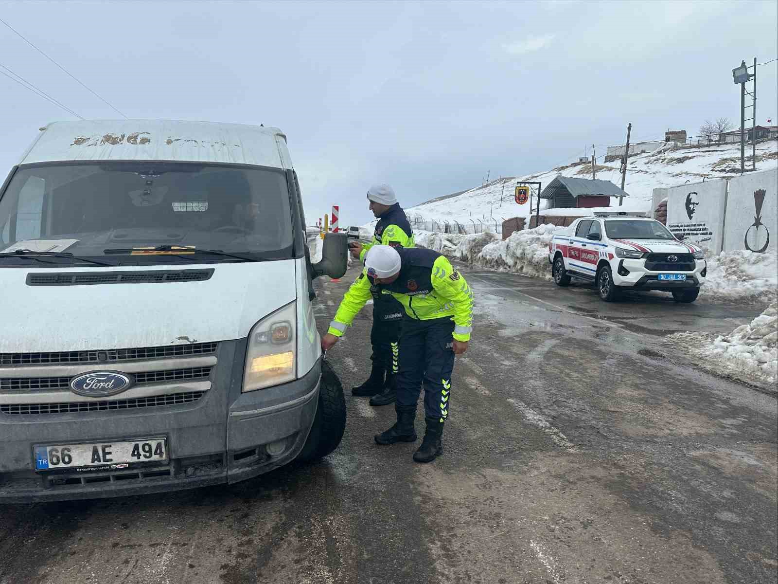 Jandarmadan sürücülere hayati uyarılar
