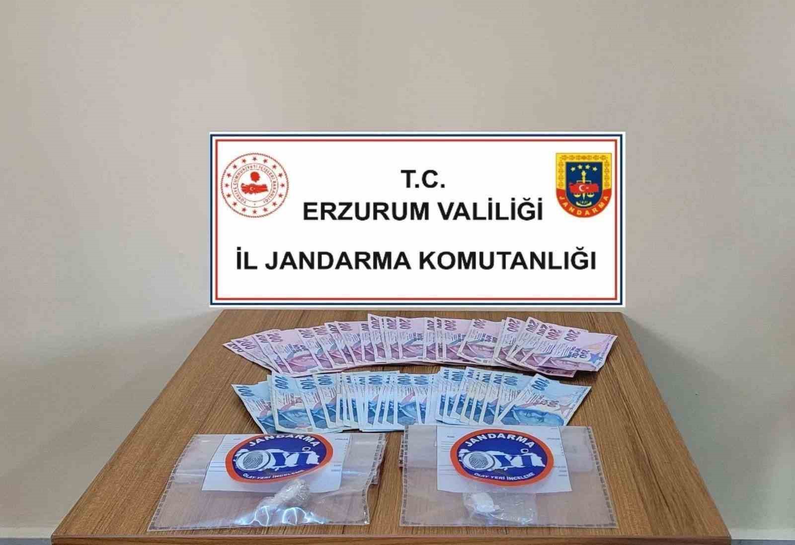 Jandarma’dan uyuşturucu operasyonu
Jandarma’dan uyuşturucu operasyonu