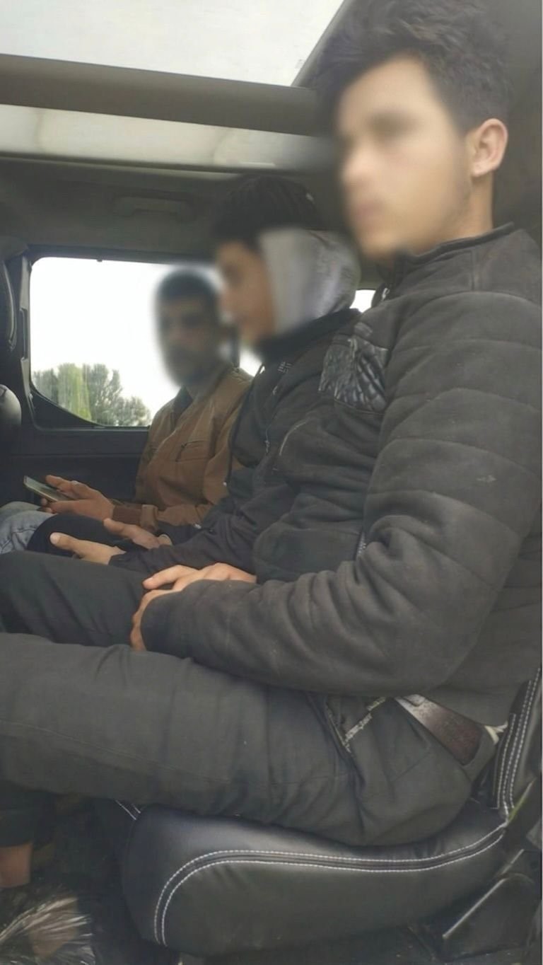 Jandarmanın durdurduğu araçtan 7 düzensiz göçmen çıktı: 2 tutuklama
