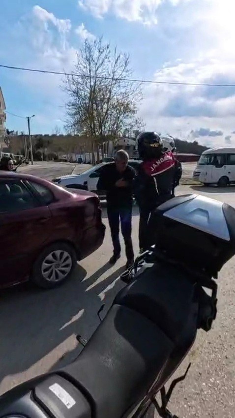 Jandarmanın hızlı refleksi hayat kurtardı
