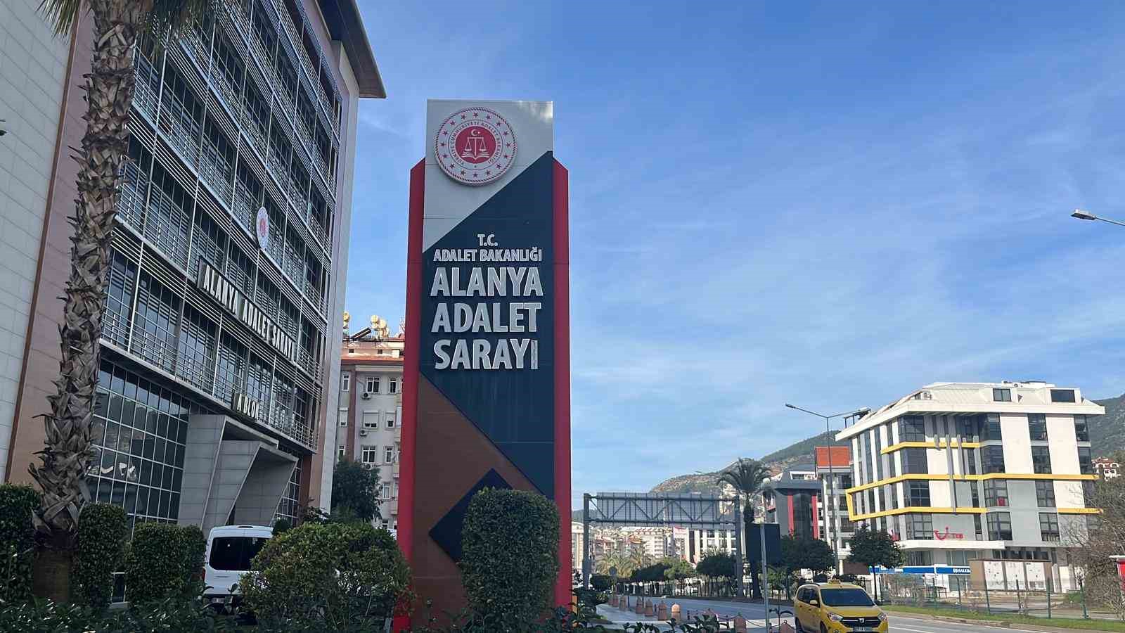 Jandarmayı görünce çaldıkları avokadoları bırakıp kaçtılar
Jandarmayı görünce çaldıkları avokadoları bırakıp kaçtılar