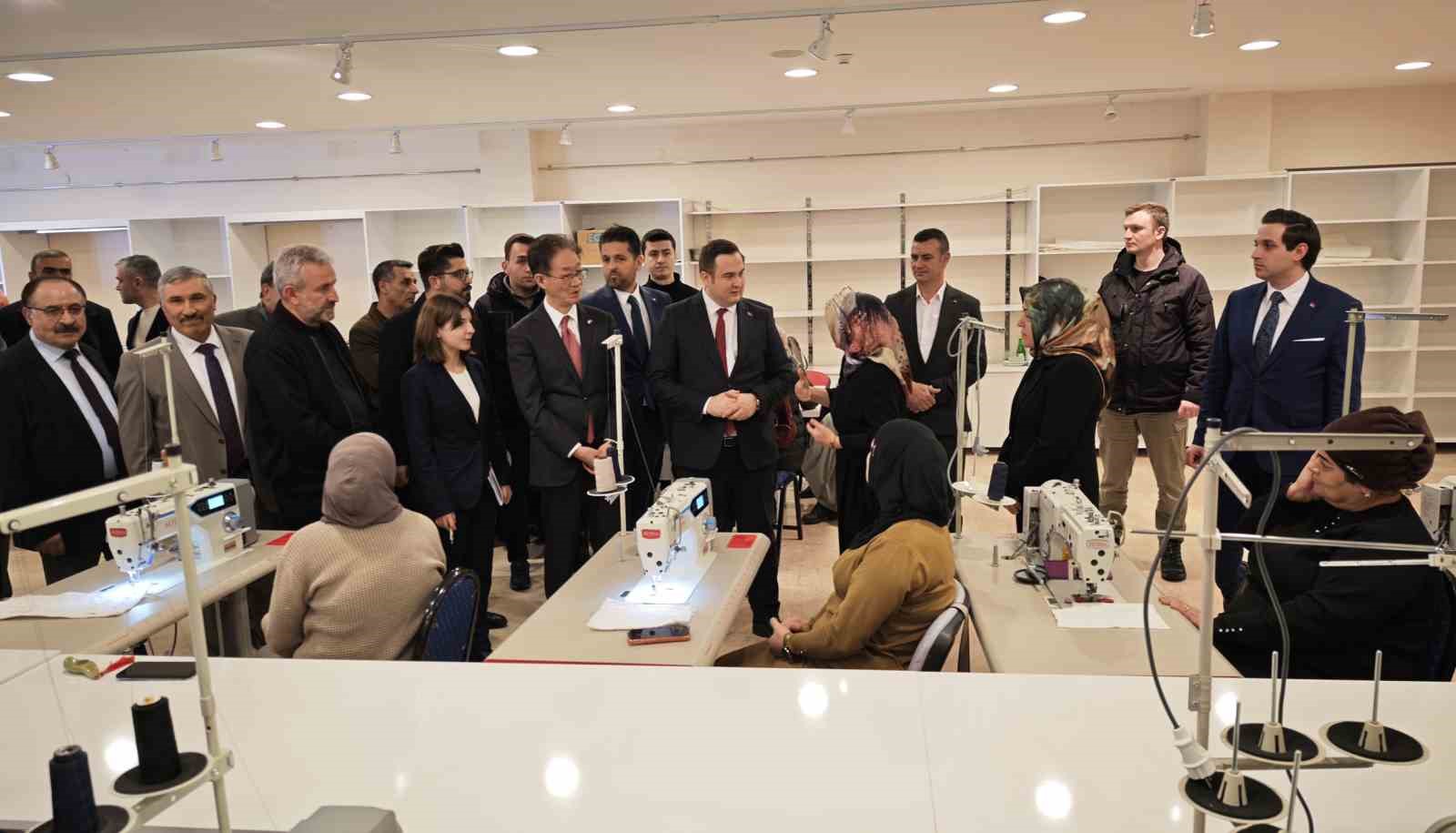 Japonya Büyükelçiliği’nden Ahlat’ta kadın istihdamına destek
