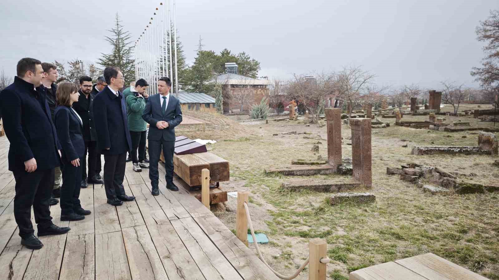 Japonya Büyükelçiliği’nden Ahlat’ta kadın istihdamına destek
