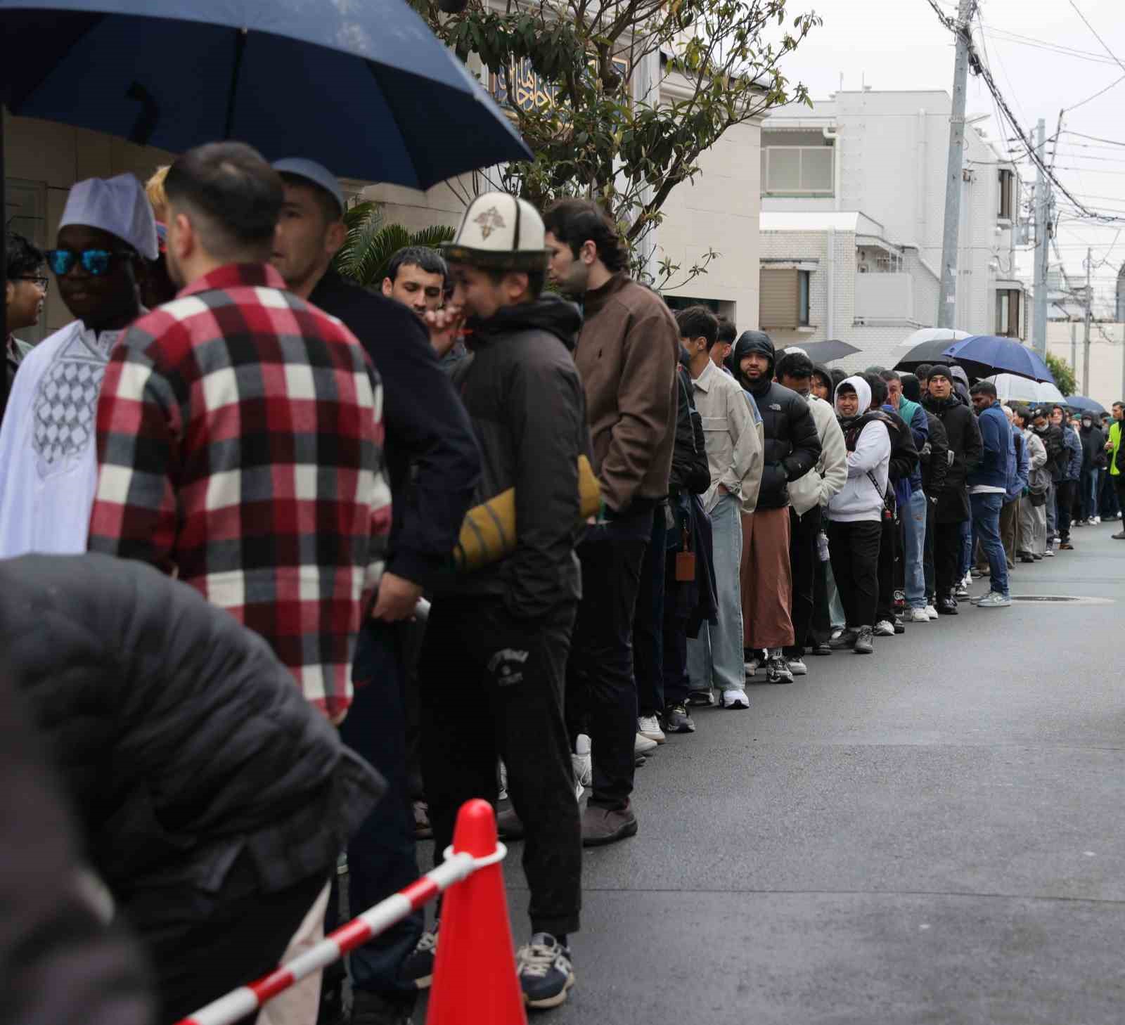 Japonya’daki Tokyo Camii’nde bayram namazı yoğun katılım nedeniyle 5 kez kılındı
