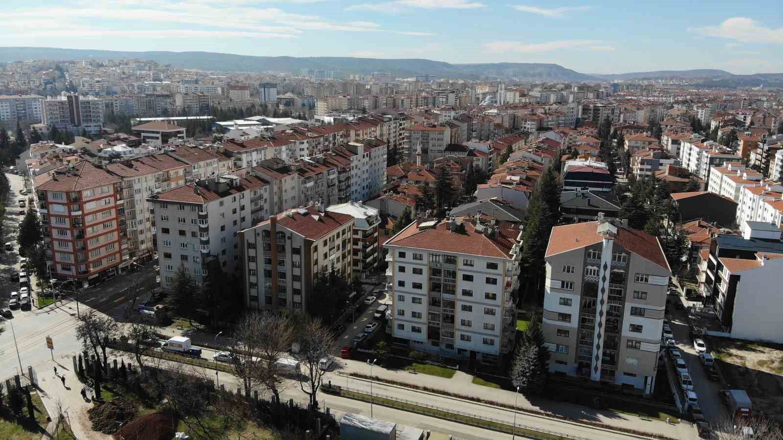 Jeopolitik gelişmeler ve altının yükselişi emlak piyasasını etkiledi
Jeopolitik gelişmeler ve altının yükselişi emlak piyasasını etkiledi