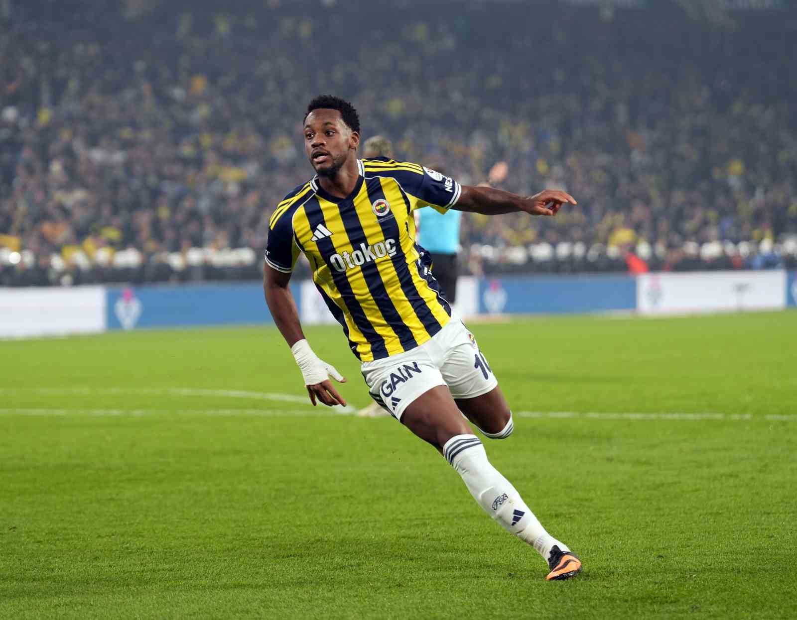 Jhon Duran, Fenerbahçe’de 6 ay kaldı
