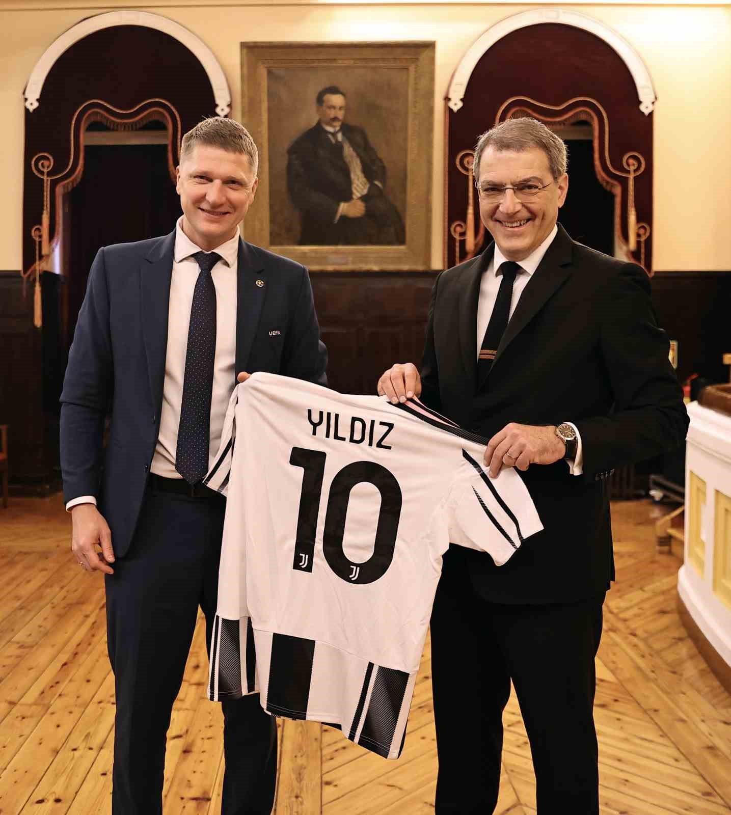 Juventus maçı öncesi dostluk yemeği düzenlendi
