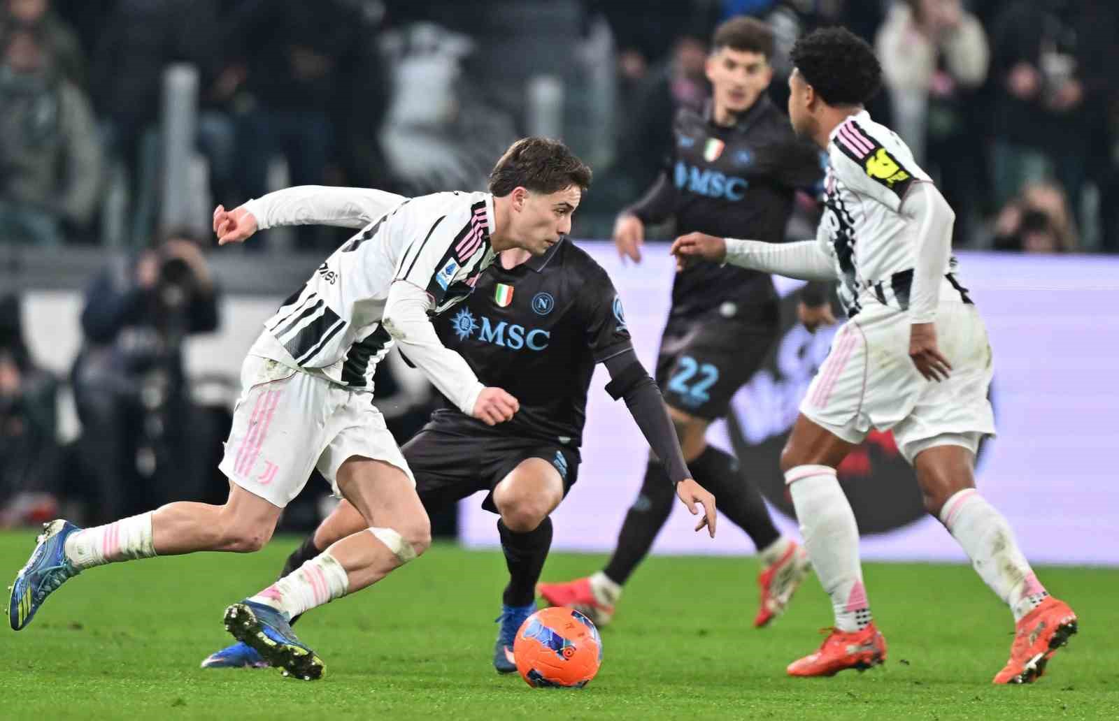 Juventus, Napoli’yi farklı mağlup etti
