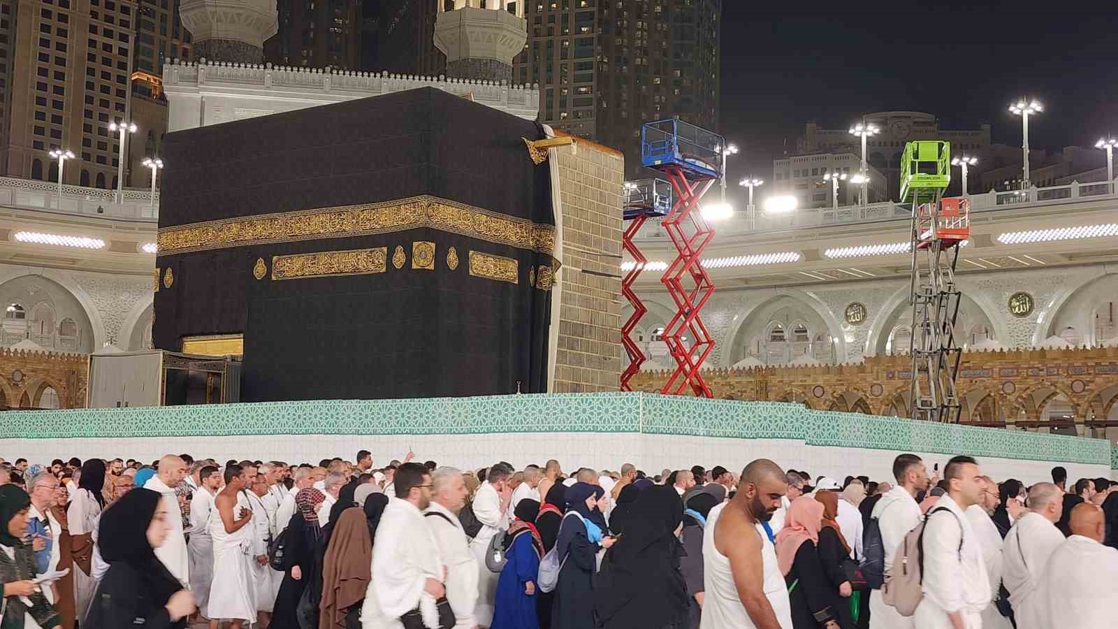 Kabe-i Muazzama duvarları bakıma alındı
