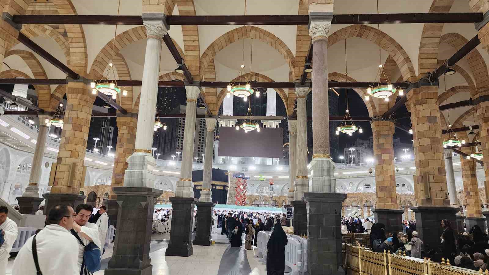 Kabe-i Muazzama duvarları bakıma alındı
