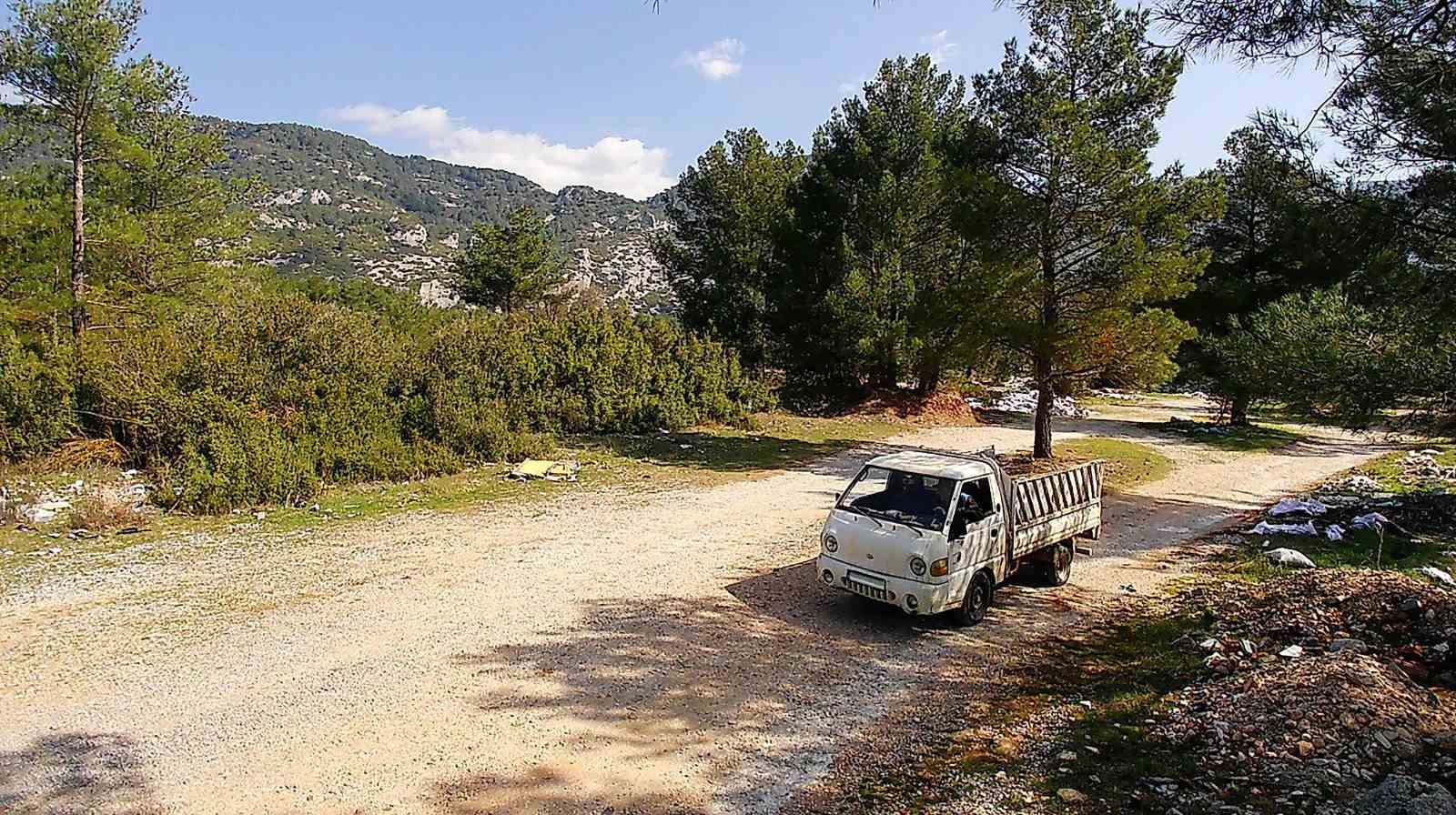 Kaçak döküm yapanlar fotokapandan kaçamadı
