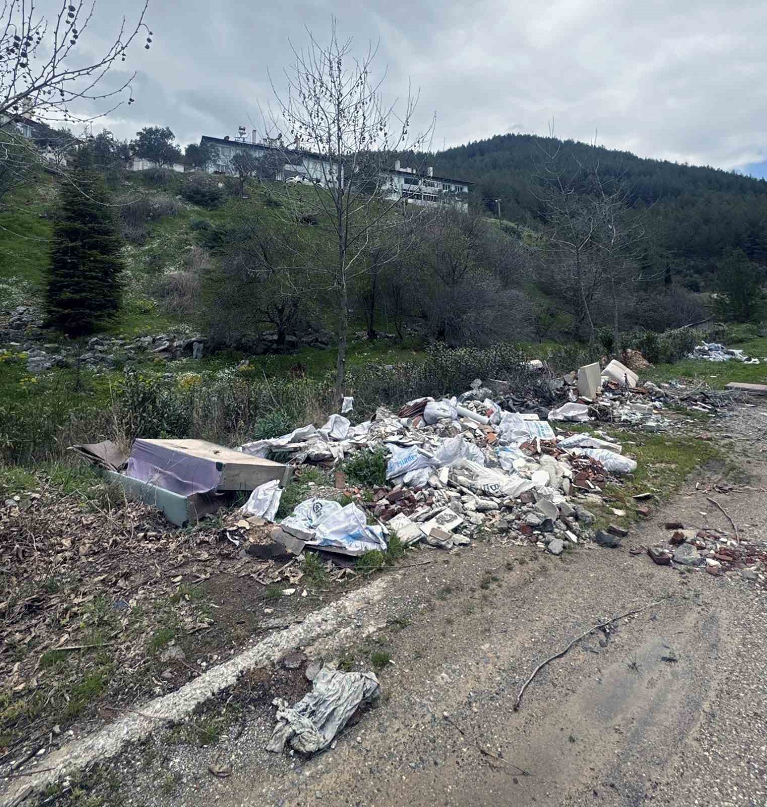 Kaçak döküm yapanlar fotokapandan kaçamadı

