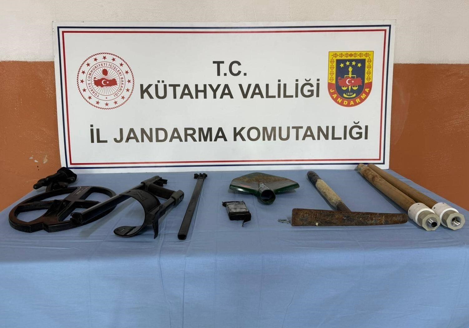 Kaçak kazı malzemeleri ele geçirildi, 2 şüpheli yakalandı
