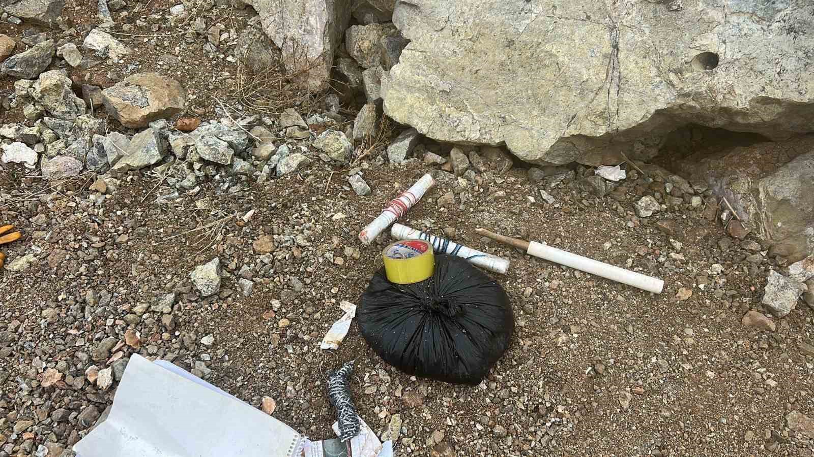 Kaçak krom madeni çıkaran 2 şahsı jandarma ekipleri yakaladı
