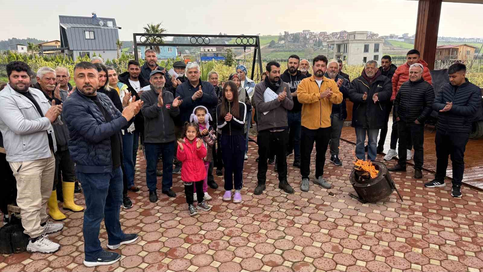 Kaçak yapı gerekçesiyle yıkım kararı verilen göl kenarındaki mahallede protesto
Kaçak yapı gerekçesiyle yıkım kararı verilen göl kenarındaki mahallede protesto