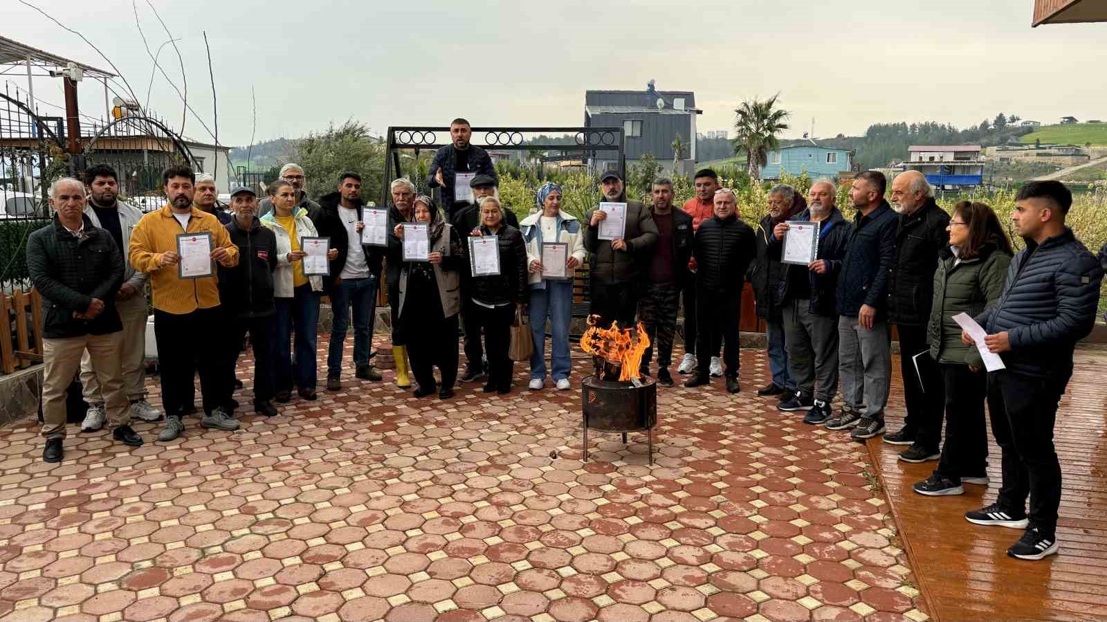 Kaçak yapı gerekçesiyle yıkım kararı verilen göl kenarındaki mahallede protesto
Kaçak yapı gerekçesiyle yıkım kararı verilen göl kenarındaki mahallede protesto