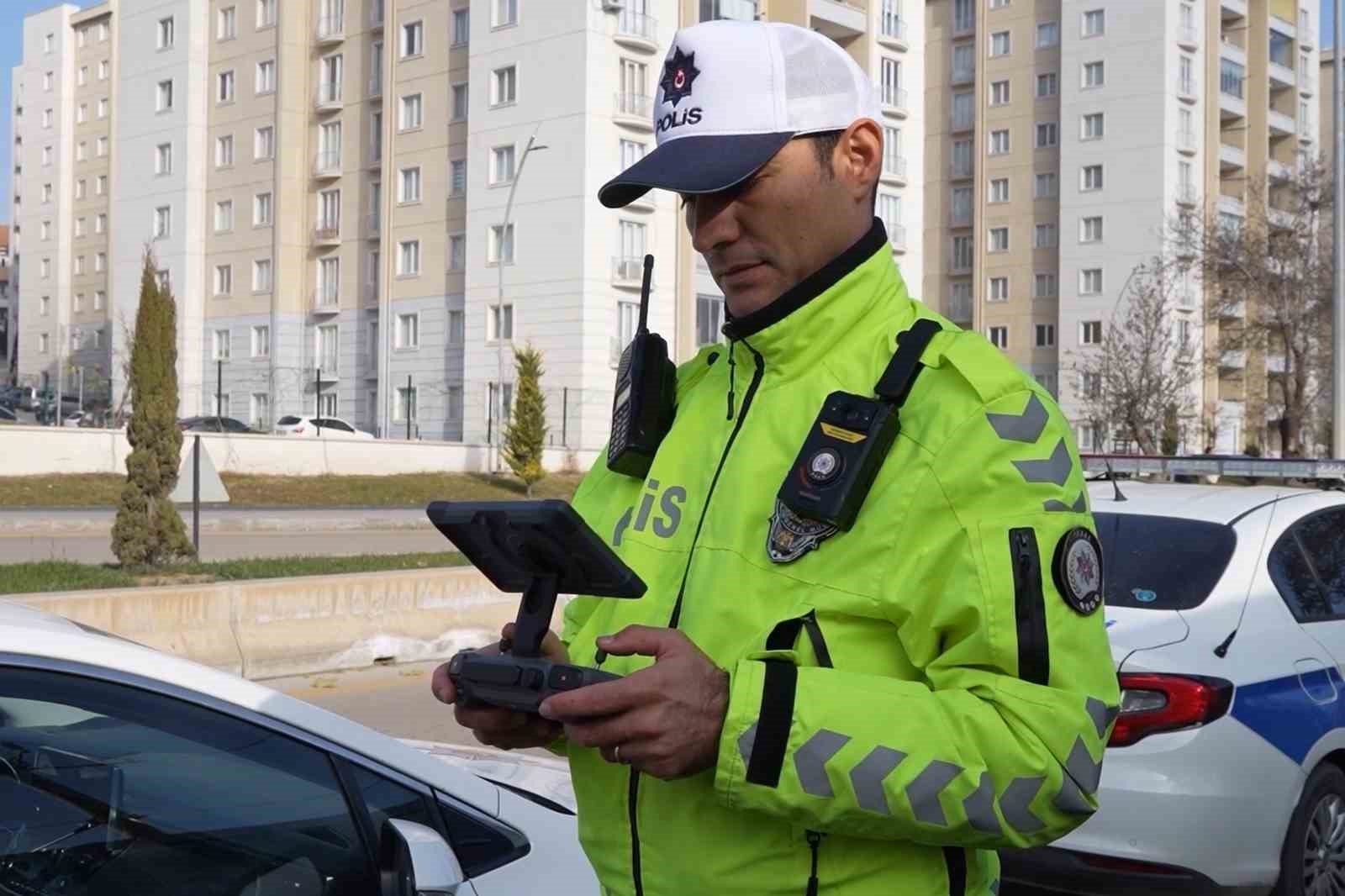 Kaçış planı işe yaramadı, koşarak araç değiştirdi yine yakalandı
