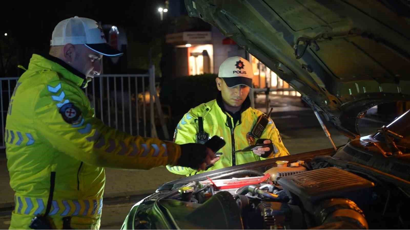 Kadıköy’de abartı egzoz denetimi: Araçlara ceza yağdı
